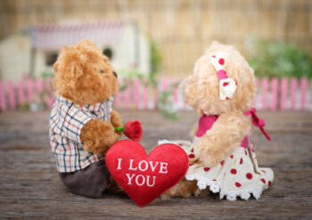 Two teddies with a heart