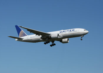 United plane coming in to land