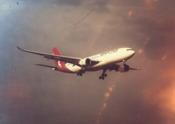 Qantas plane coming in to land