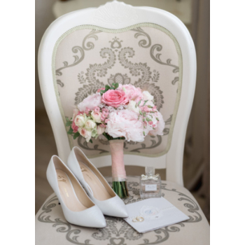 Wedding shoes and bouquet